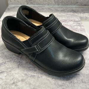 NWOT Leather Clarks Black Slip-Resistant & Comfortable Quality Clogs, Mules, 9